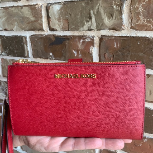 Michael Kors Handbags - OFFERS? NEW Michael Kors Double Zip Wallet